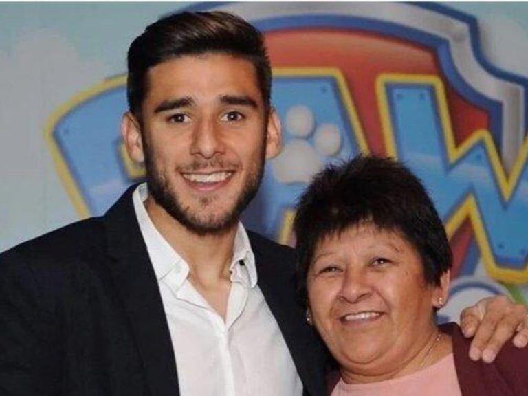 El "Toto" Salvio y su mamá. (web)