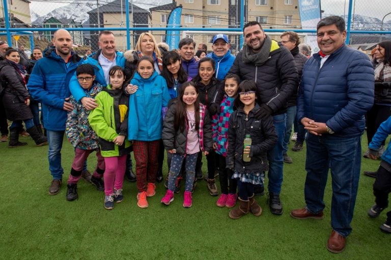 PLAYÓN DEPORTIVO Y UNA PLAZA EN EL BARRIO RÍO PIPO