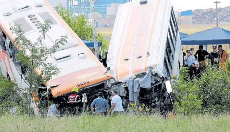 Dos colectivos de la empresa Monticas chocaron en la Ruta Nacional 33 a la altura de Pérez.