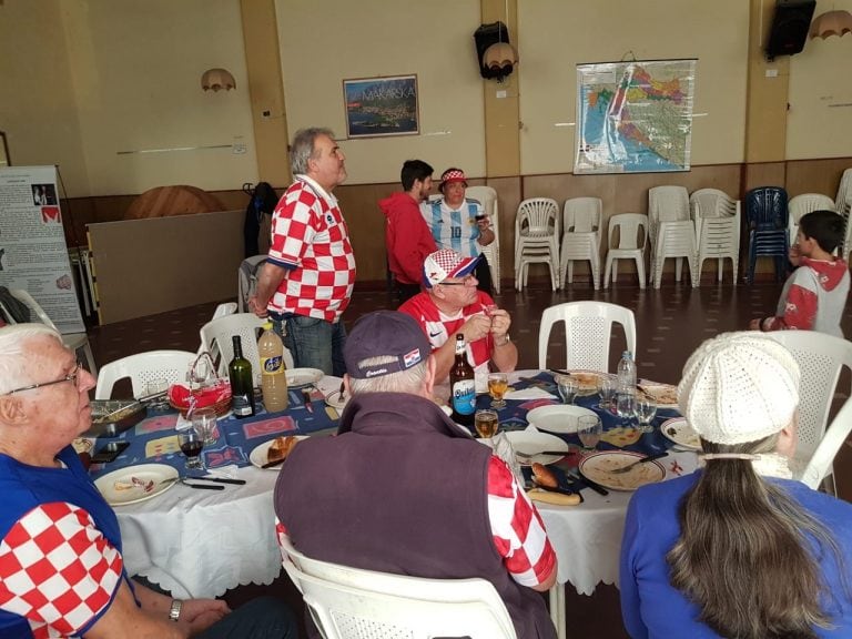 El partido Argentina - Croacia desde el Centro Cultural Croata de Rosario