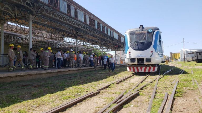 Se llevó a cabo este viernes "la prueba de vía" del Ferrourbano entre las estaciones de Alta Córdoba y Mitre.