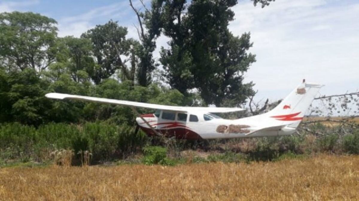 Abandonaron una avioneta boliviana cerca de la autopista Rosario-Santa Fe