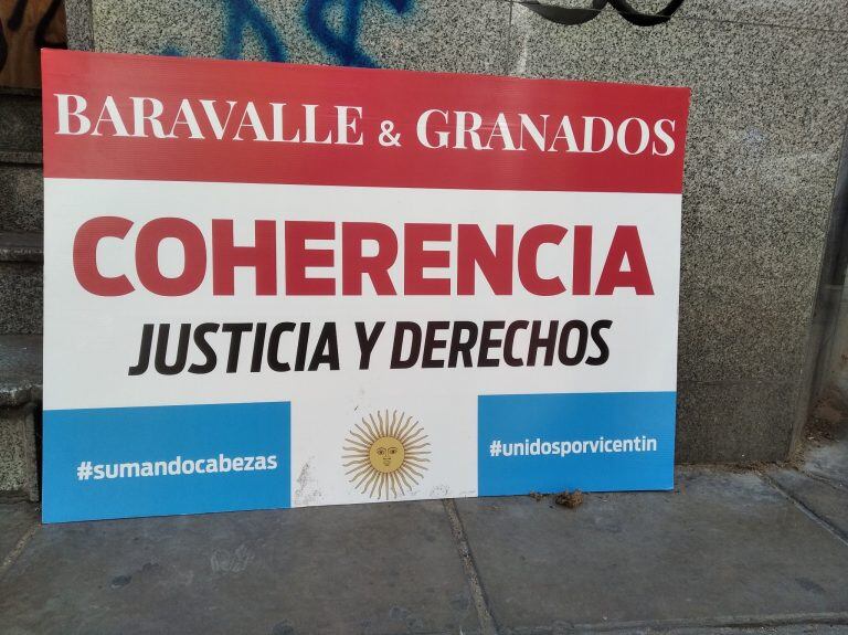 Protesta de acreedores de Vicentin frente a la Bolsa (@juanchiummiento)