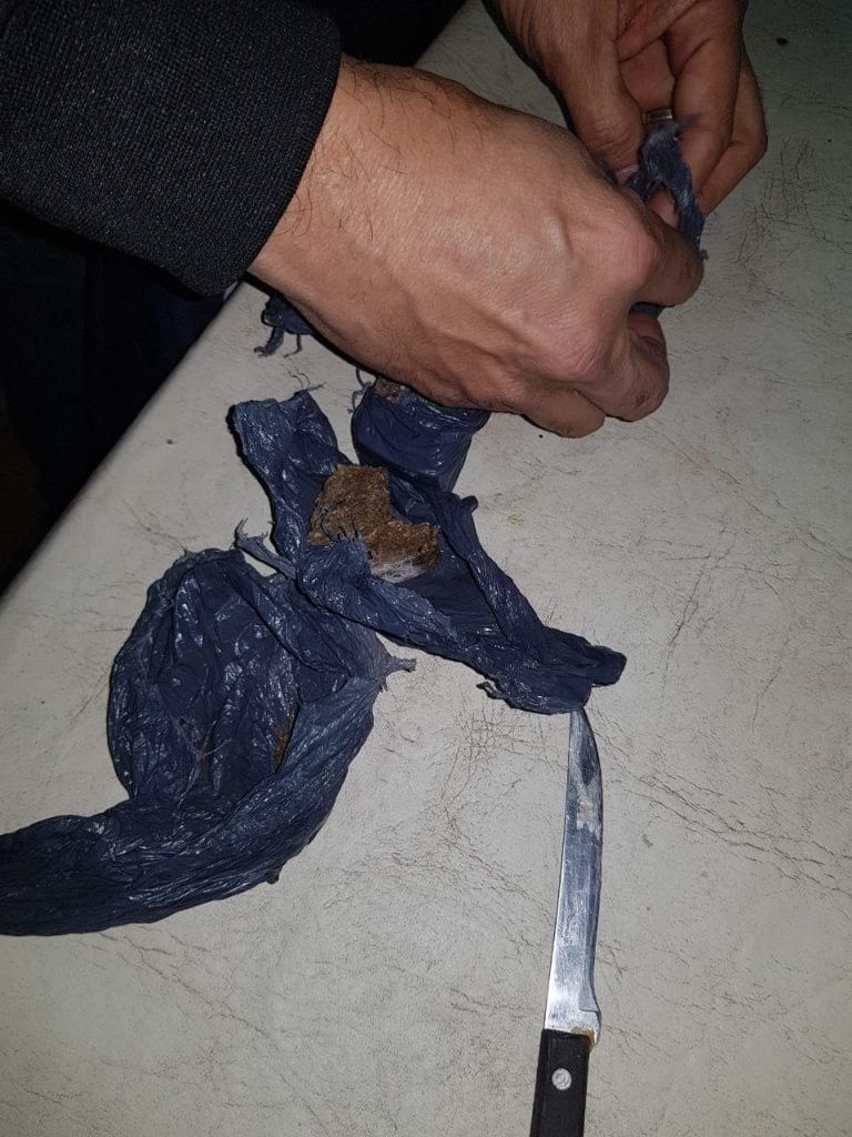 En Villa Devoto también encontraron droga. (@minseg)