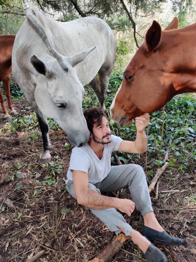 Marcos tiene junto a su famiia 7 caballos, de los cuales 3 acompañan su cabalgata.