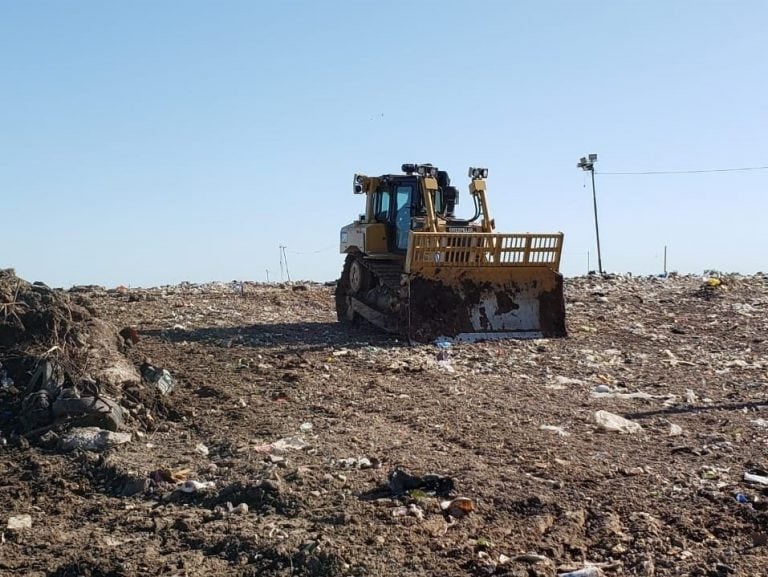 Topador en el Relleno Sanitario del Complejo Ambiental