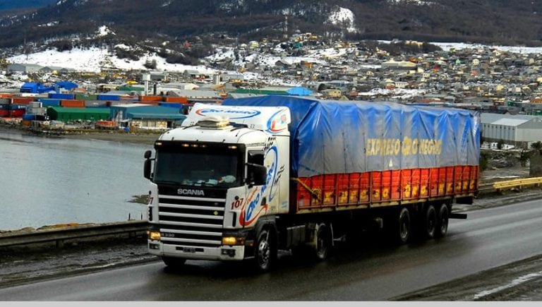 Posibilidad por parte de las mujeres de manejar camiones en Ushuaia