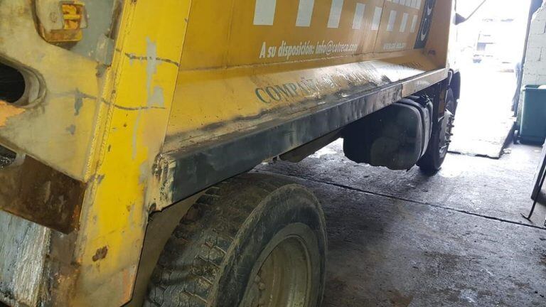 Los camiones que asegura el Surrbac están rotos y que por eso la basura se ha acumulado en la ciudad.