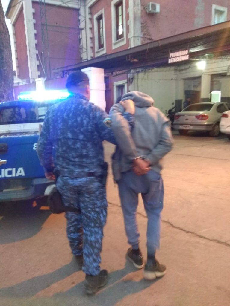 Tres detenidos en Alta Gracia: robaron en un comercio de barrio El Crucero