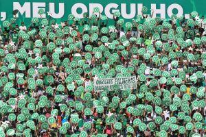 BRA30. CHAPECÓ (BRASIL), 21/01/2017 - Aficionados de Chapecoense asisten hoy, sábado 21 de enero de 2017, al partido amistoso entre Chapecoense y Palmeiras en Chapecó, estado de Santa Catarina (Brasil). La pequeña ciudad de Chapecó, en el sur de Brasil, v