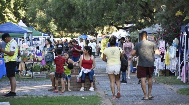 Hubo mas de 100 stands de emprendedores (En Boca de Todos)