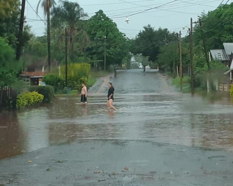 Las calles casi tapadas por el temporal. (Foto: El Territorio).