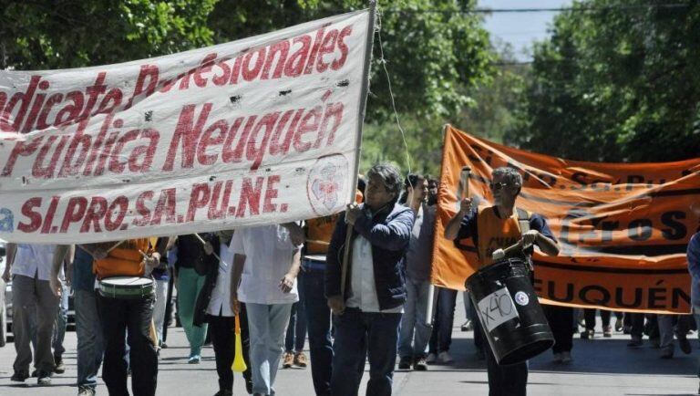 Profesionales de la salud de Neuquén paran por 24 horas. Fotografía: diario Río Negro.