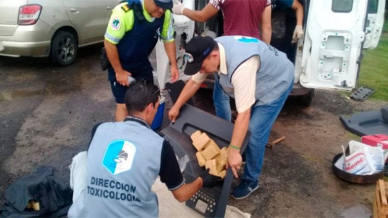 Detuvieron a dos camionetas que transportaban 200 panes de marihuana a Entre Ríos