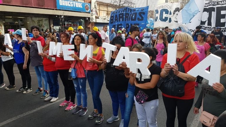 Marcha en reclamo de emergencia alimentaria.