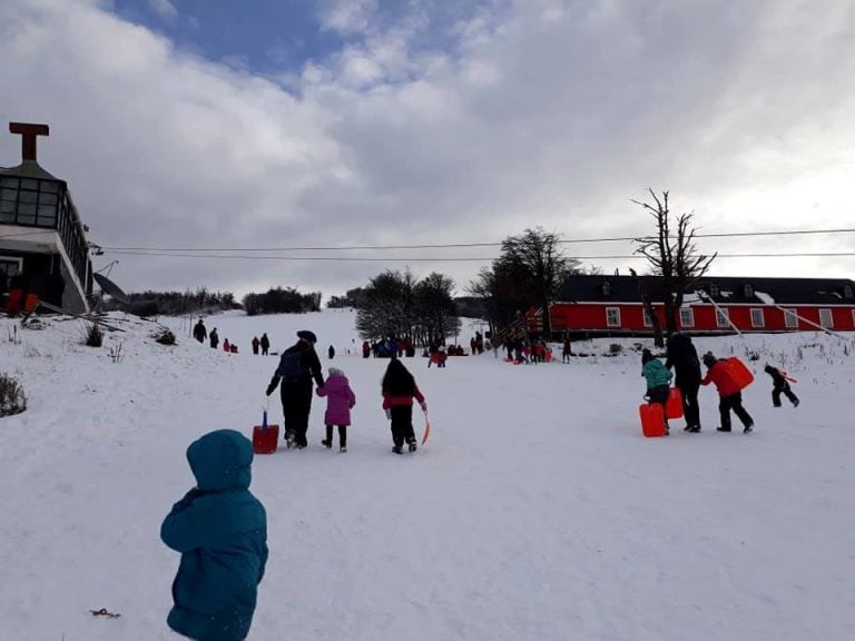 rio turbio bajo nieve