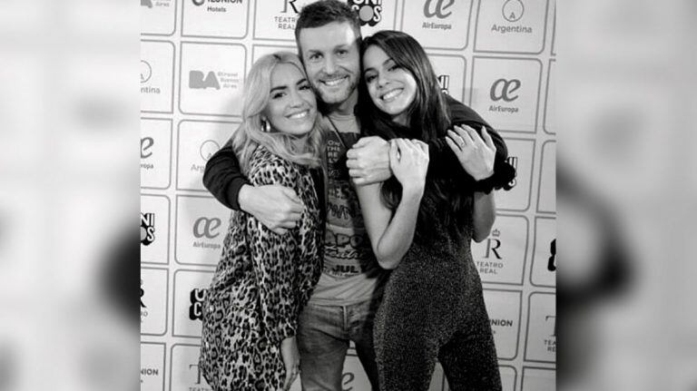 Axel junto a Lali Espósito y Tini Stoessel en el Festival Únicos (web).