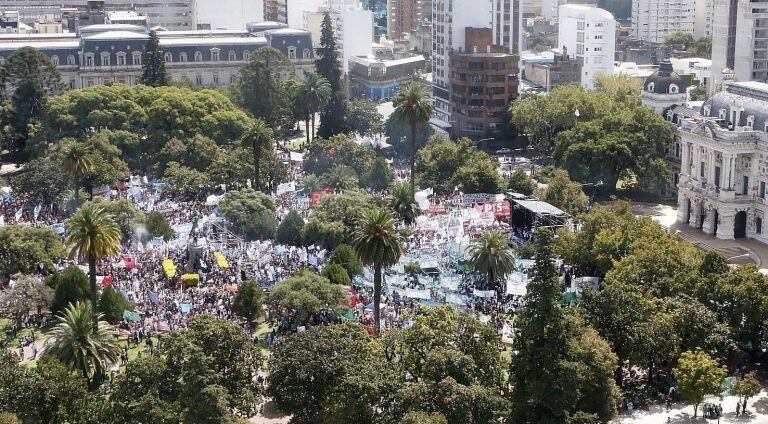 Marcha en La Plata (AGLP)