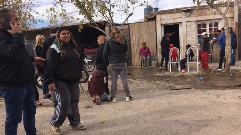 El incendio se produjo en una humilde vivienda de la villa Argentina.