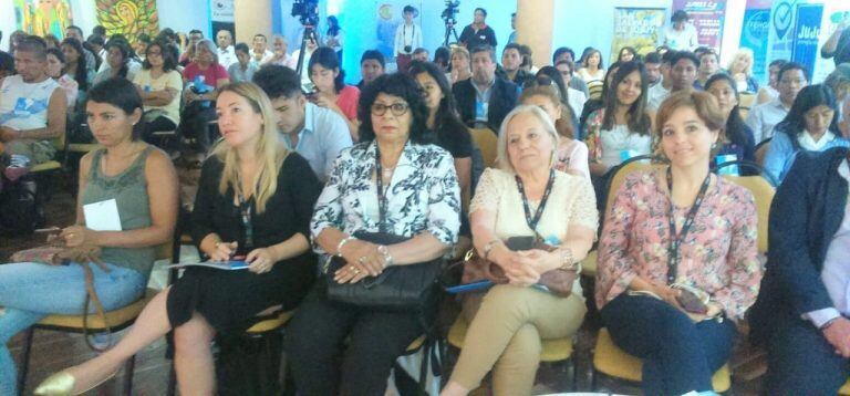 Referentes de entidades civiles y de reparticiones públicas vinculadas al turismo, en el foro "Todo Turismo", que contó además con gran cantidad de asistentes.