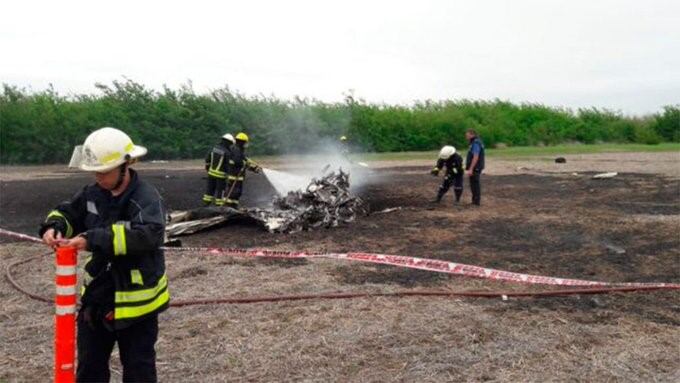 Víctimas fatales al caer una avioneta y estrellarse en Venado Tuerto. (Twitter)