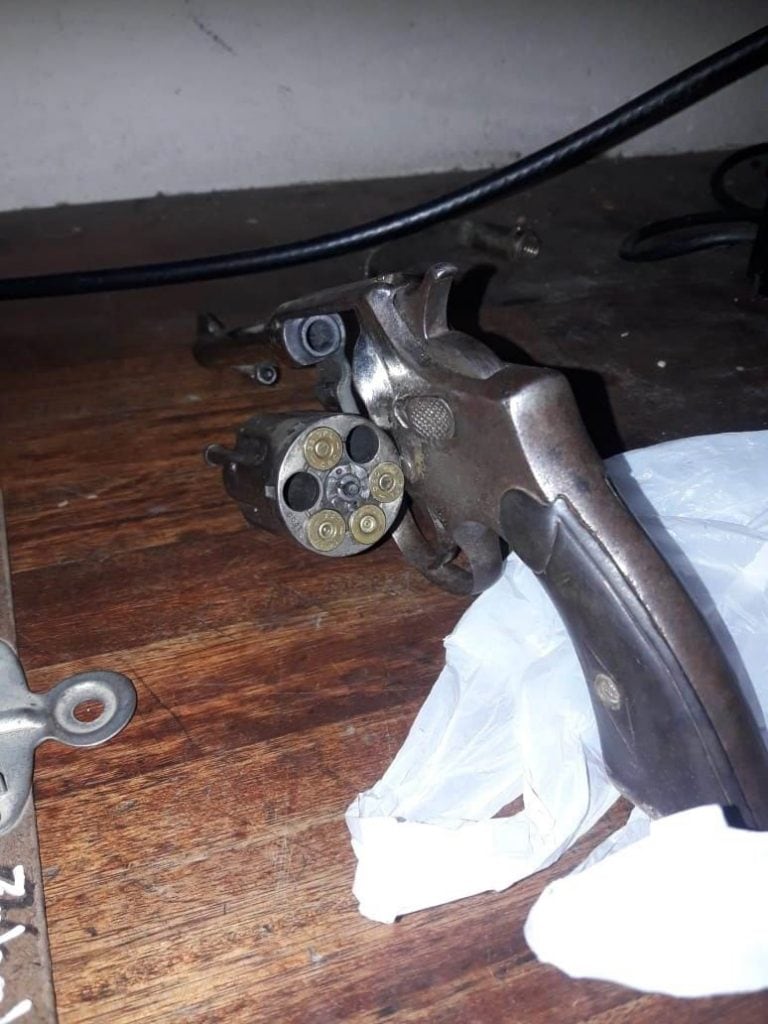 El revolver habría sido disparado en dos ocacisones.