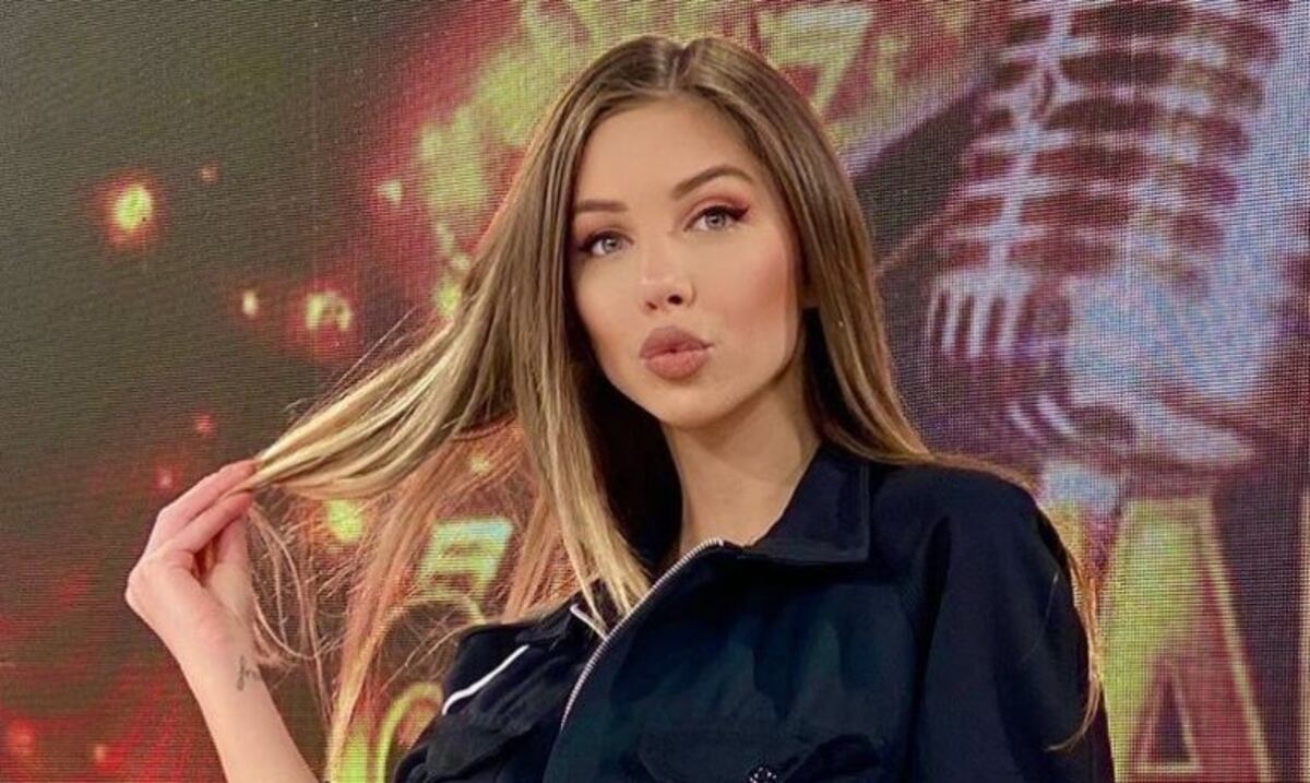 Romina Malaspina lució un conjunto súper ajustado para conducir el noticiero y lo compartió en Instagram