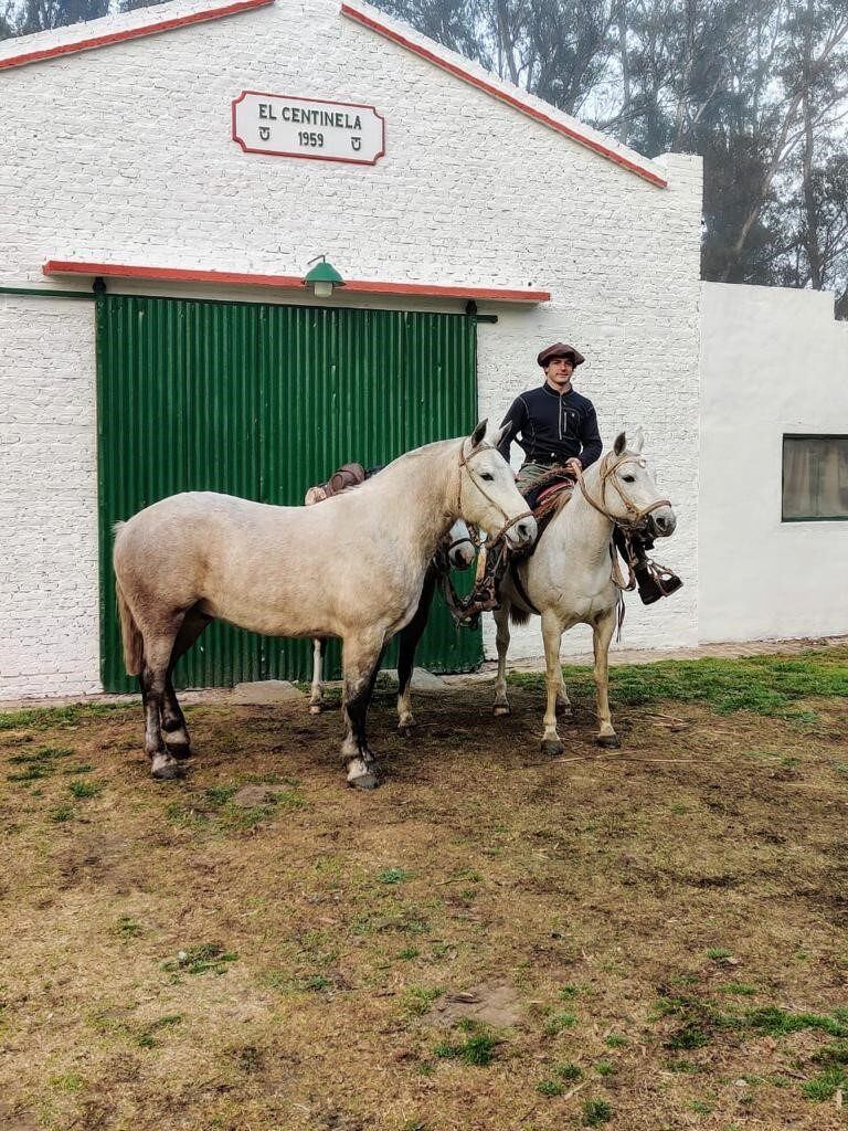 Marcos Villamil en "El Centinela", campo familiar de General Alvear, provincia de Buenos Aires.