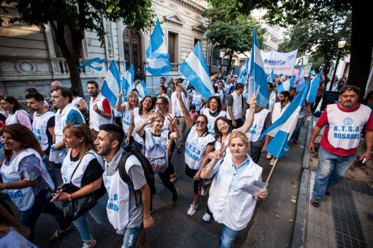 Rosario se manifestó contra los tarifazos y el desempleo