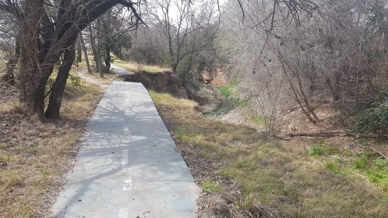 El cuerpo sin vida de un niño de corta edad fue encontrado en la zona del Parque de la Vida.