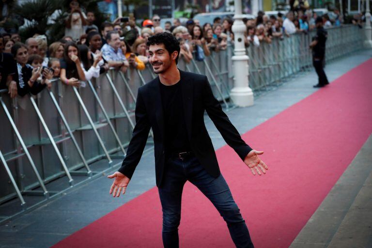 El actor Chino Darín en la alfombra roja de la 67 edición del Festival Internacional de Cine de San Sebastián, donde presentan su película "La odisea de los giles". EFE/Javier Etxezarreta