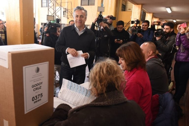 Votó el gobernador Alfredo Cornejo.