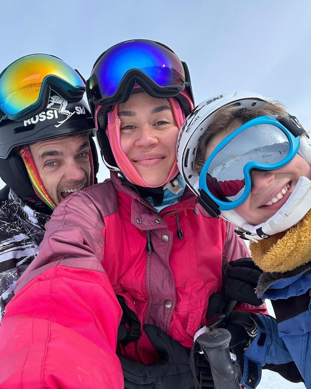 Jimena junto a su novio y su hijo en Chubut.