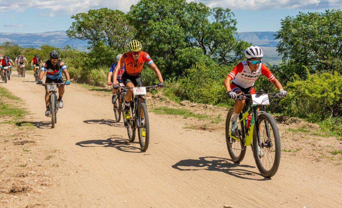 Ciclistas de Arroyito participaron del Maratón de Los Reartes