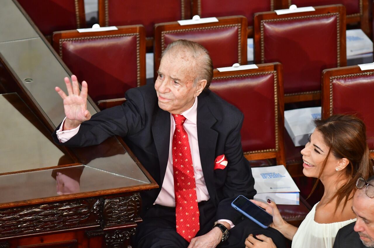 Junto a su hija Zulemita en la banca que ocupaba en el Senado