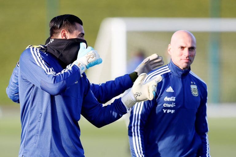 Sergio Romero y Caballero en el entrenamiento de Argentina. (Foto: AFP)