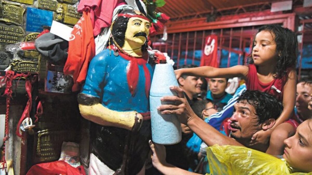 Miles de devotos llegaron al santuario del Gauchito Gil para agradecer y pedir buena salud