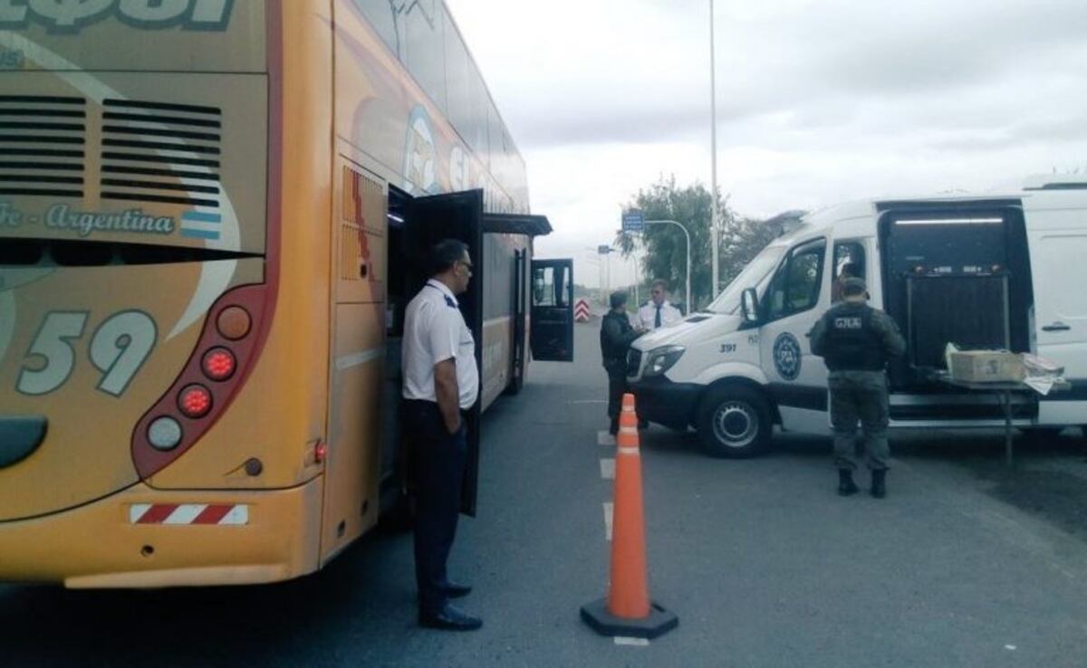 Detuvieron a una pasajera de un ómnibus con 5 kilos de marihuana a bordo