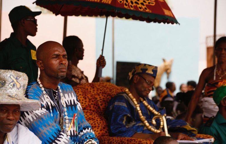 El príncipe en una de las imágenes de su Benin natal. (Página del príncipe Randy Koussou)