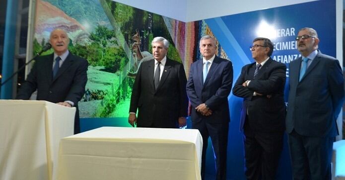 Al hacer uso de la palabra, Ciácera ponderó ampliamente el nivel que exhibe la Expojuy 2018. Con él en el acto, el vicegobernador Carlos Haquim, el gobernador Morales, el titular de la Cámara de Comercio Exterior de Jujuy, Jorge Gurrieri; y el intendente capitalino Raúl Jorge.