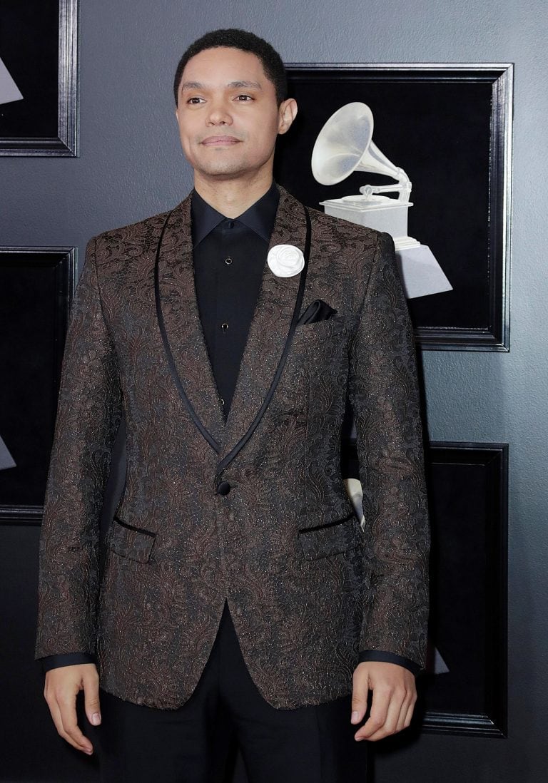 MCX001. New York (United States), 28/01/2018.- Trevor Noah arrives for the 60th annual Grammy Awards ceremony at Madison Square Garden in New York, New York, USA, 28 January 2018. (Nueva York, Estados Unidos) EFE/EPA/JASON SZENES