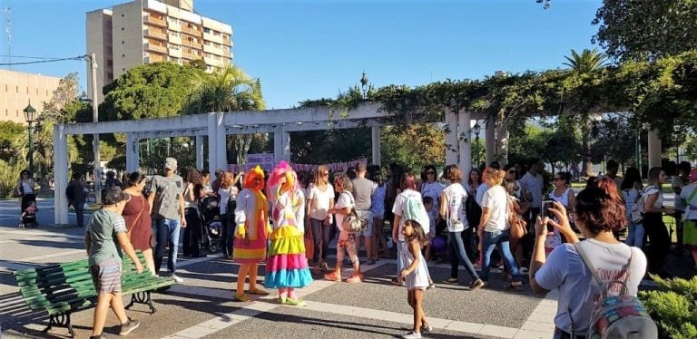 Los payamédicos le pusieron color y alegría a la jornada (Municipalidad de Santa Rosa)