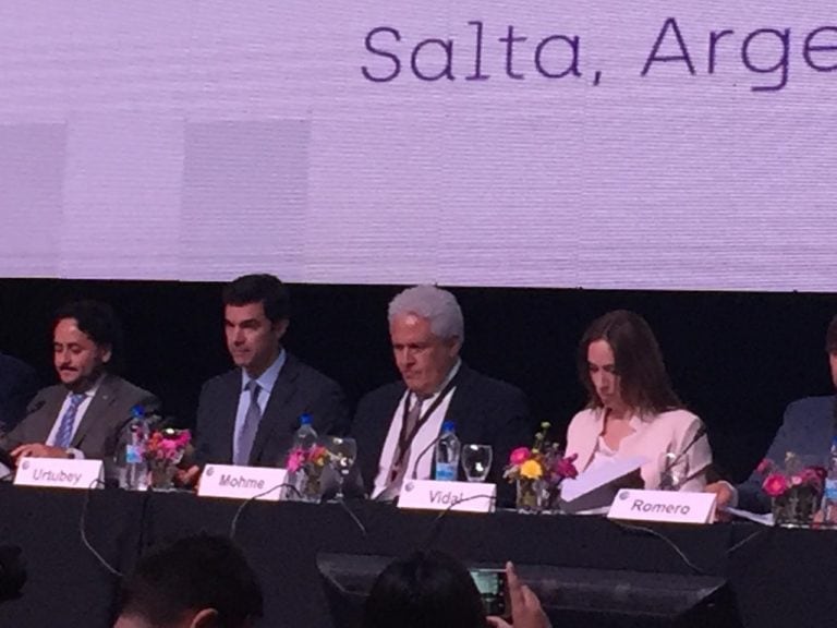 Vidal y Urtubey en la Asamblea del SIP en Salta. (Vía Salta)