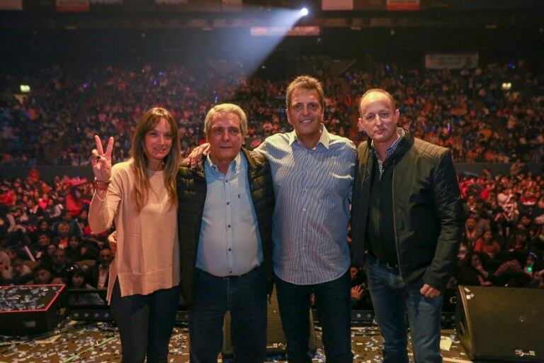 Sergio Massa, junto al intendente de Lomas de Zamora, Martín Insaurralde.