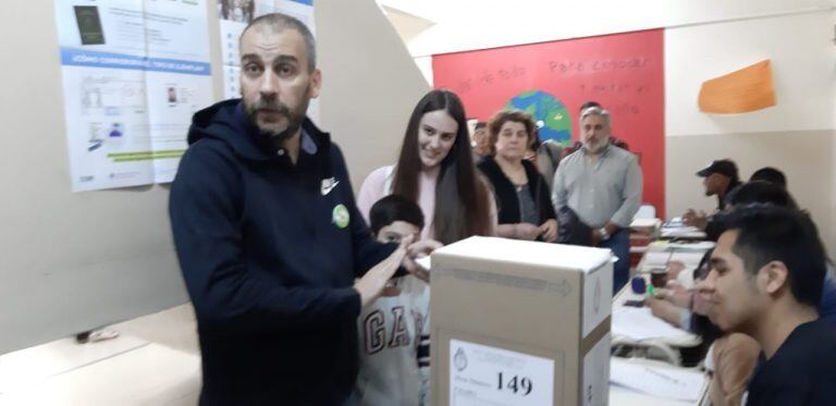 Facundo Prades votó en el Colegio N°20