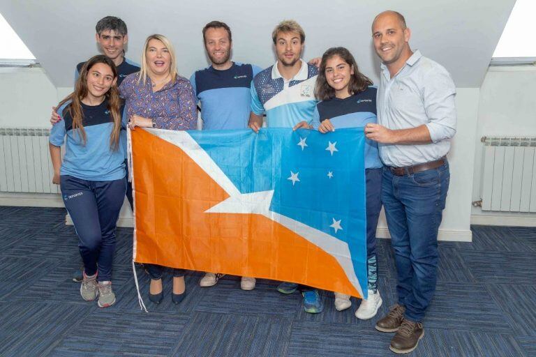 La Gobernadora Rosana Bertone junto con la Selección Argentina de Parálisis Cerebral.