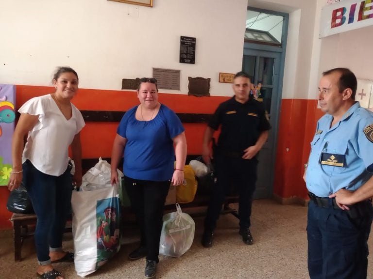 Policías realizaron donaciones a alumnos de Diego de Rojas