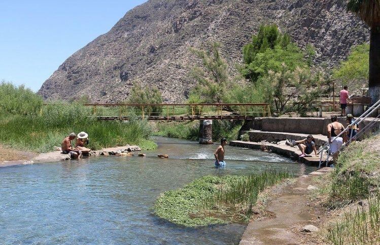 Agua Negra, en Jáchal, un lugar ideal para disfrutar en familia.