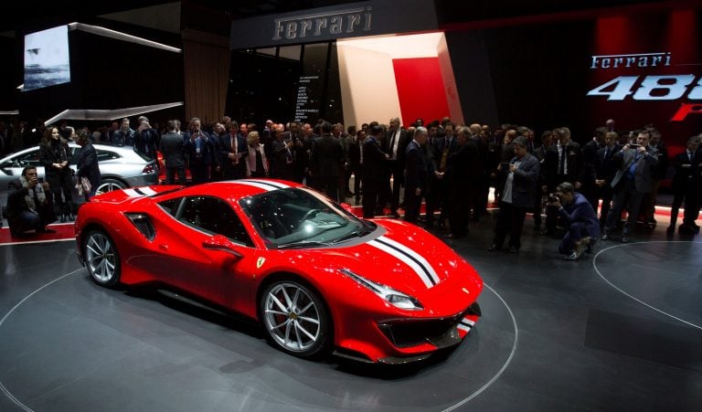 Ferrari 488 Pista es una maravilla mecánica de 720 CV que también vendrá a Iguazú en noviembre. ( REUTERS/Pierre Albouy)