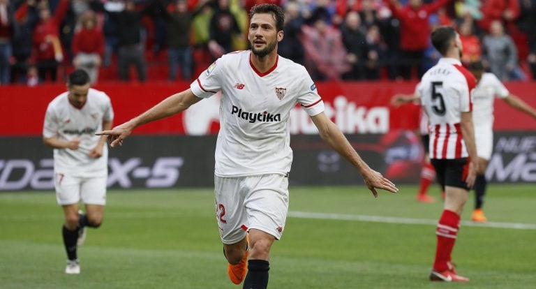 GRAF4277. SEVILLA, 03/03/2018.- El centrocampista italiano del Sevilla, Franco Vázquez, celebra su gol contra el Athletic de Bilbao en el partido disputado hoy en el Estadio Sánchez Pizjuan correspondiente a la jornada 27 de LaLiga. EFE/José Manuel Vidal. españa franco vazquez futbol campeonato español liga española futbol futbolistas sevilla atletico bilbao